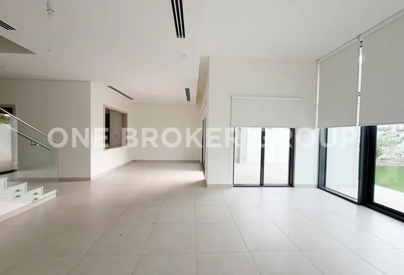Single Row | Overlooking Pool and Park | Vacant