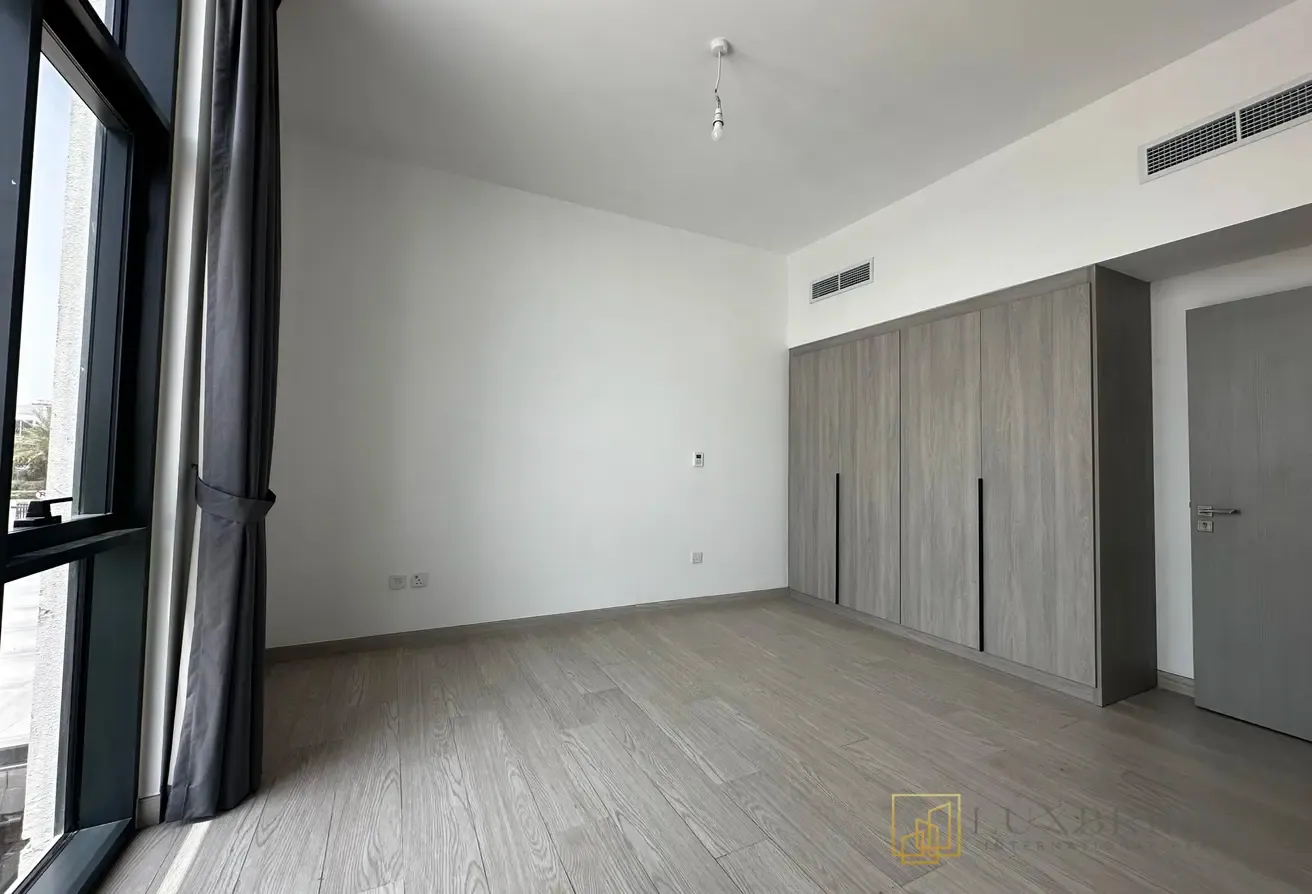 Prime Location | Single Row | Type B
