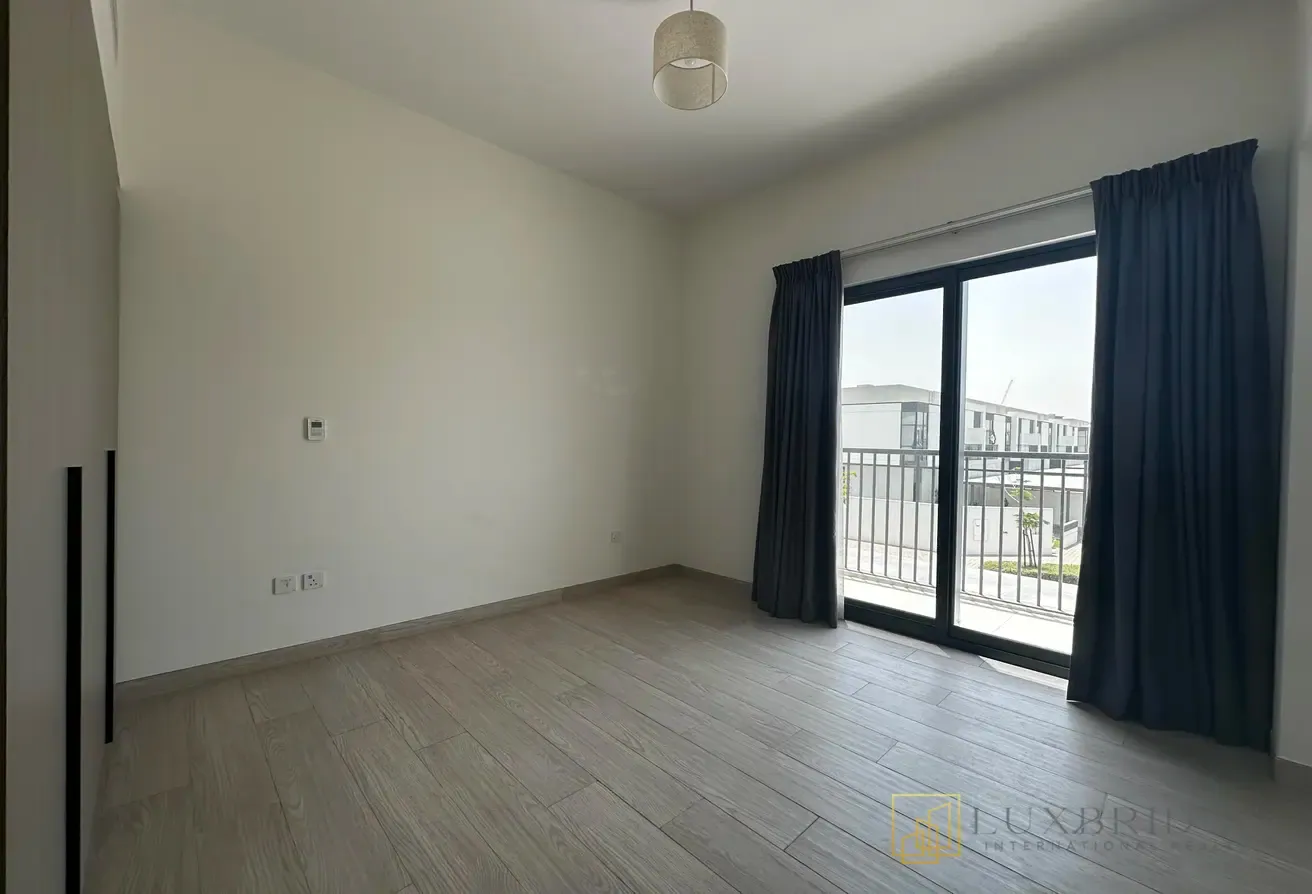 Prime Location | Single Row | Type B