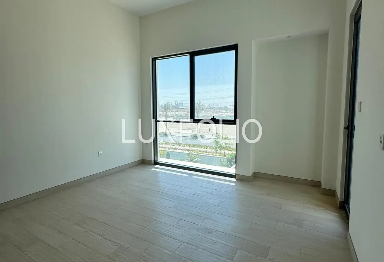 3 BED TOWNHOUSE | LANDSCAPED | VACANT