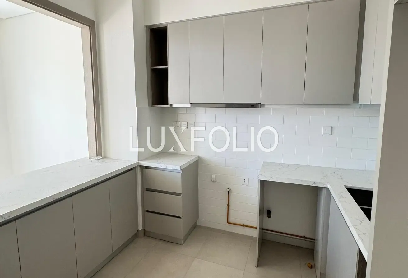 3 BED TOWNHOUSE | LANDSCAPED | VACANT
