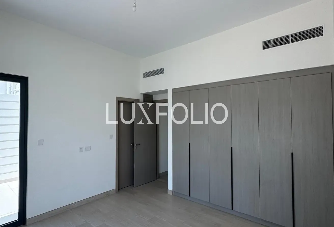 3 BED TOWNHOUSE | LANDSCAPED | VACANT