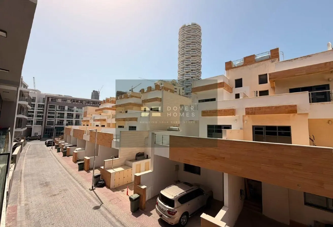 Ready to move | Spacious Layout | Community View