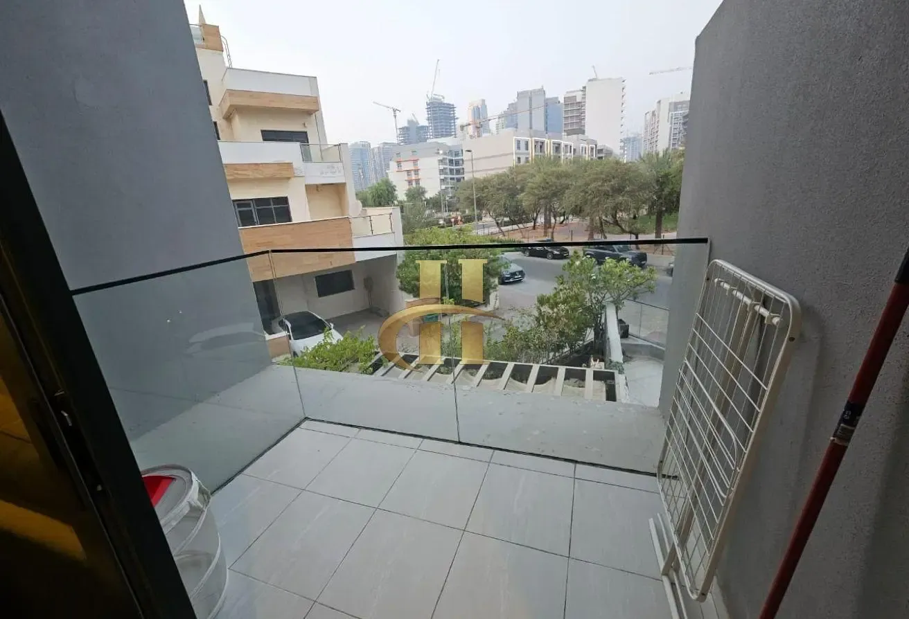 Massive 1 BHK | Fully furnished | Luxurious