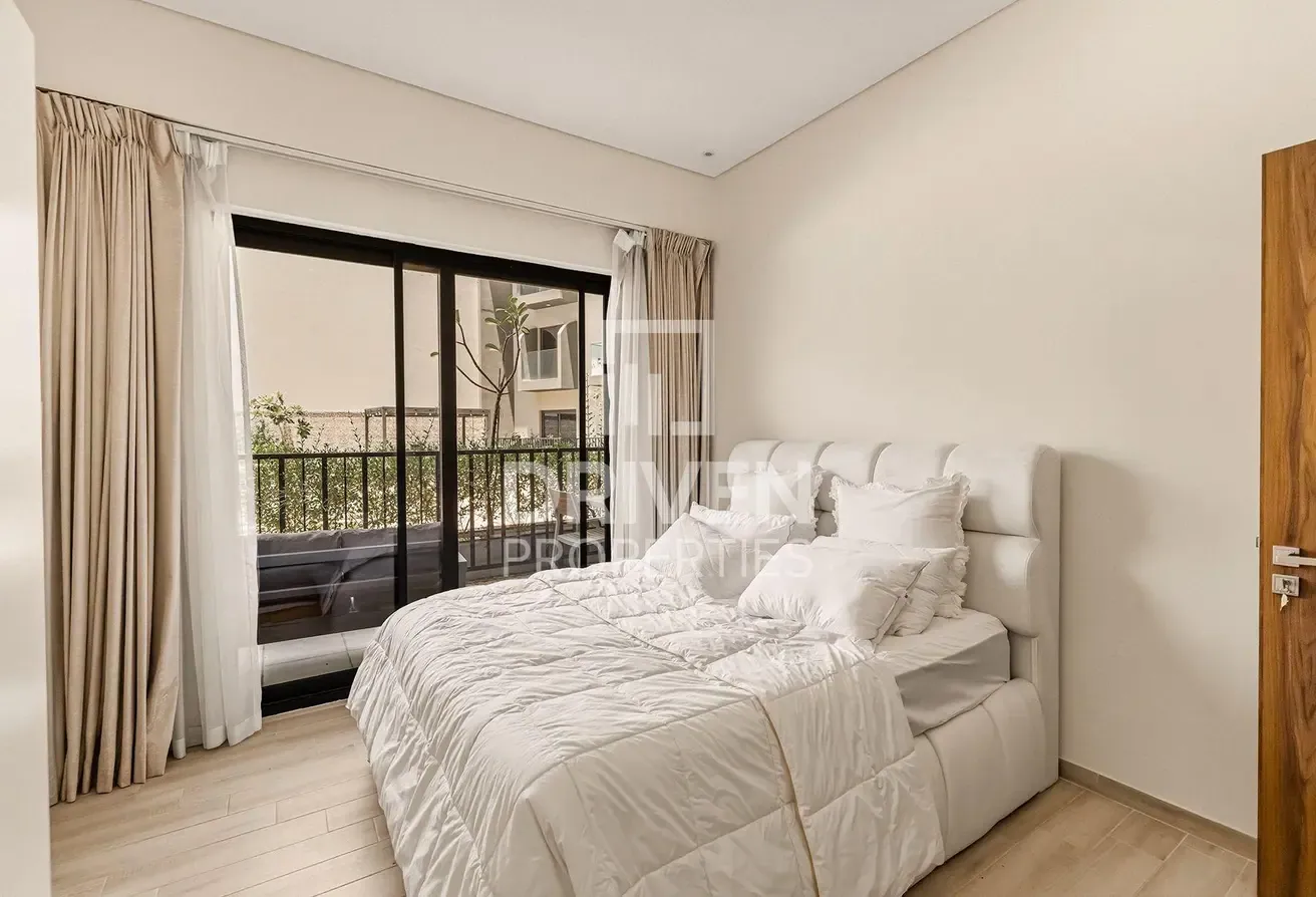 Fully Furnished | Pool View | Vacant Apt