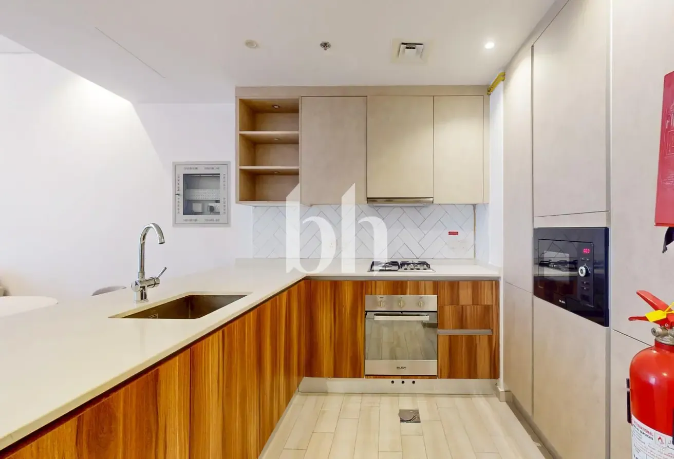 Pay up to 6 cheques | Furnished | With Balcony