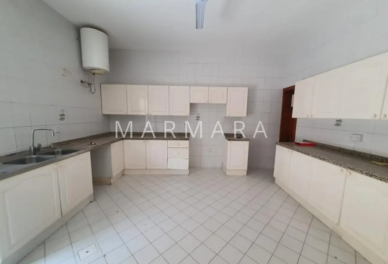 Well Maintained Villa | Private Garden | Vacant
