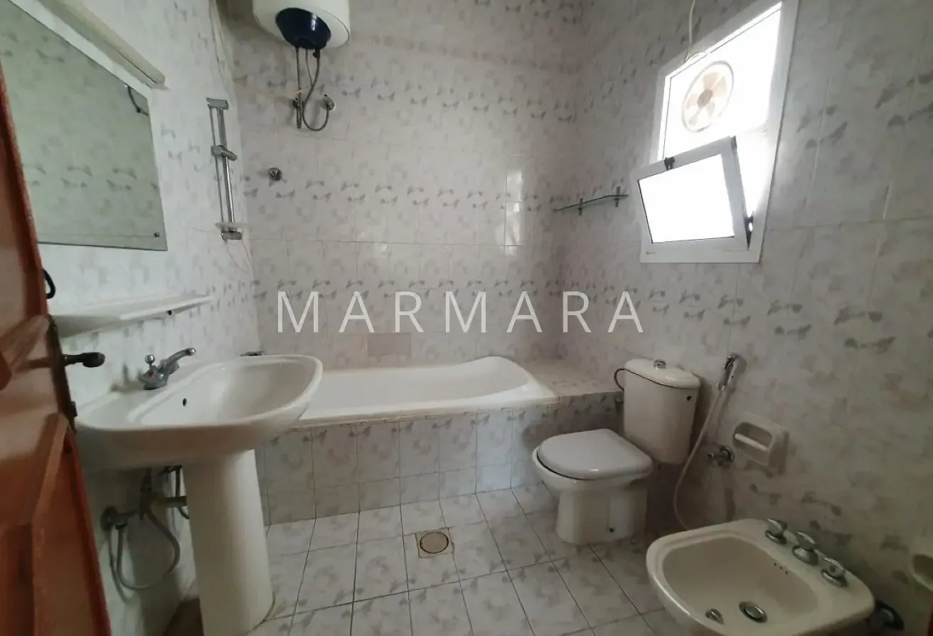 Well Maintained Villa | Private Garden | Vacant