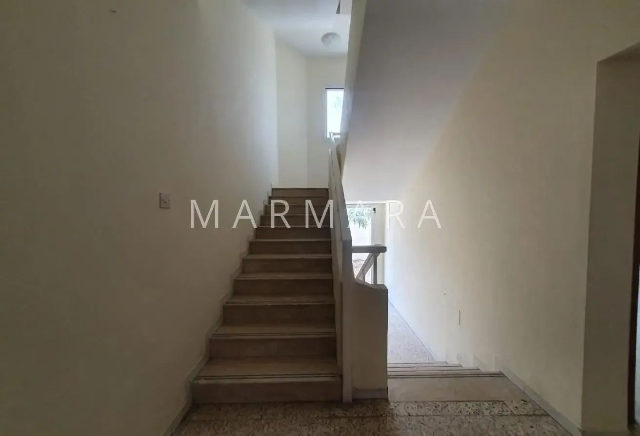 Well Maintained Villa | Private Garden | Vacant