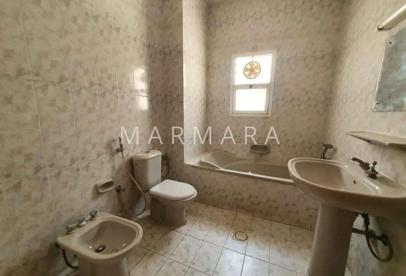 Well Maintained Villa | Private Garden | Vacant