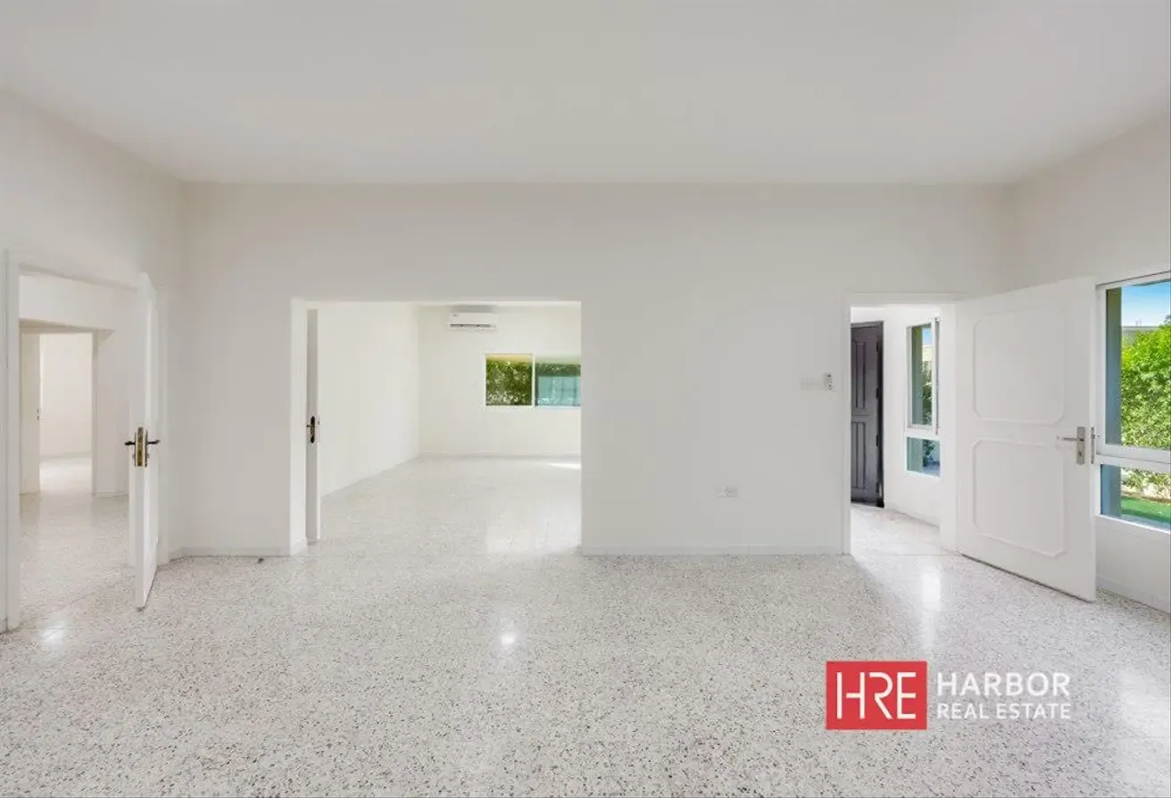 Spacious 5BR | Large Private Garden | Well Maintained