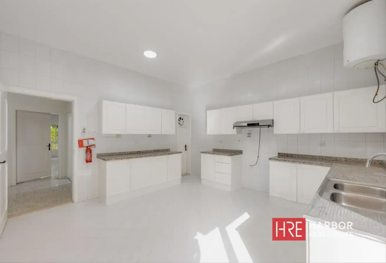 Spacious 5BR | Large Private Garden | Well Maintained