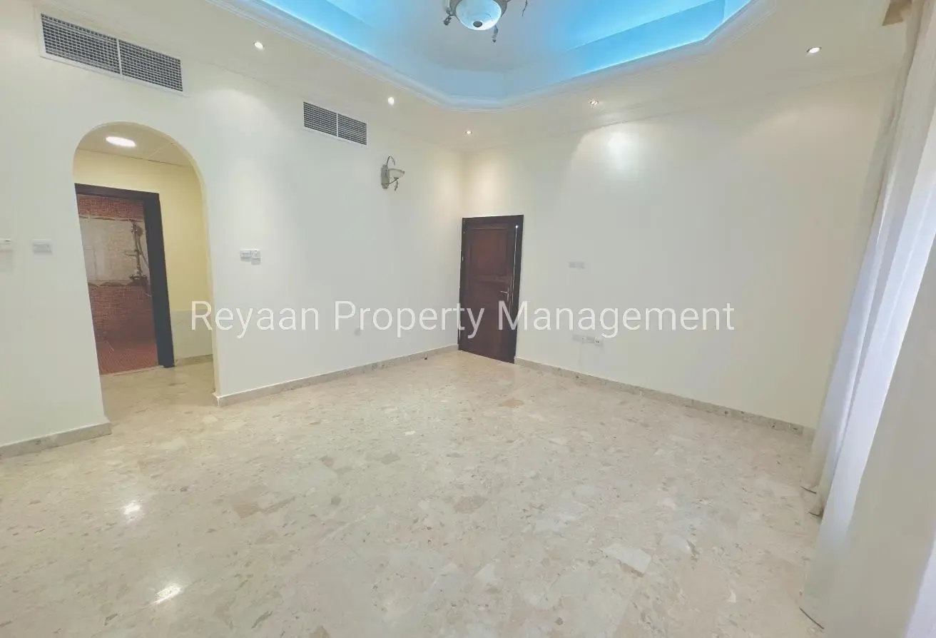 5 Bedrooms Villa With Private Garden Big living