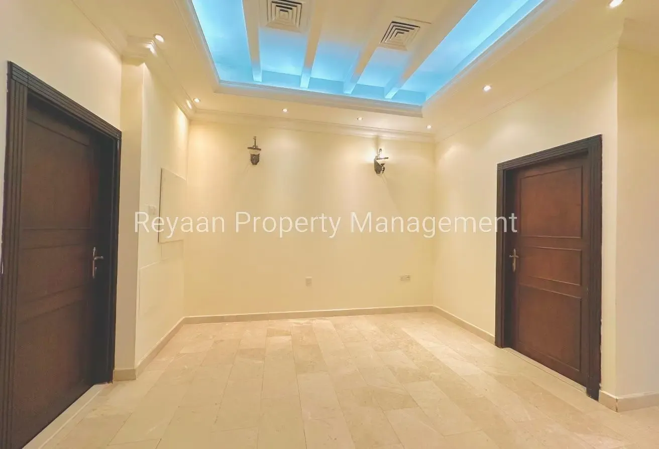 5 Bedrooms Villa With Private Garden Big living