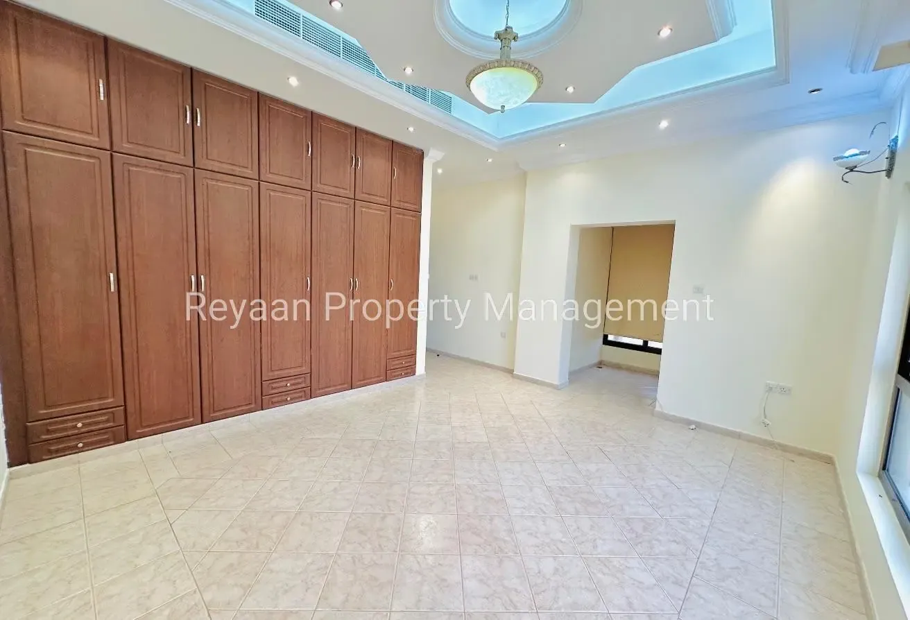 5 Bedrooms Villa With Private Garden Big living