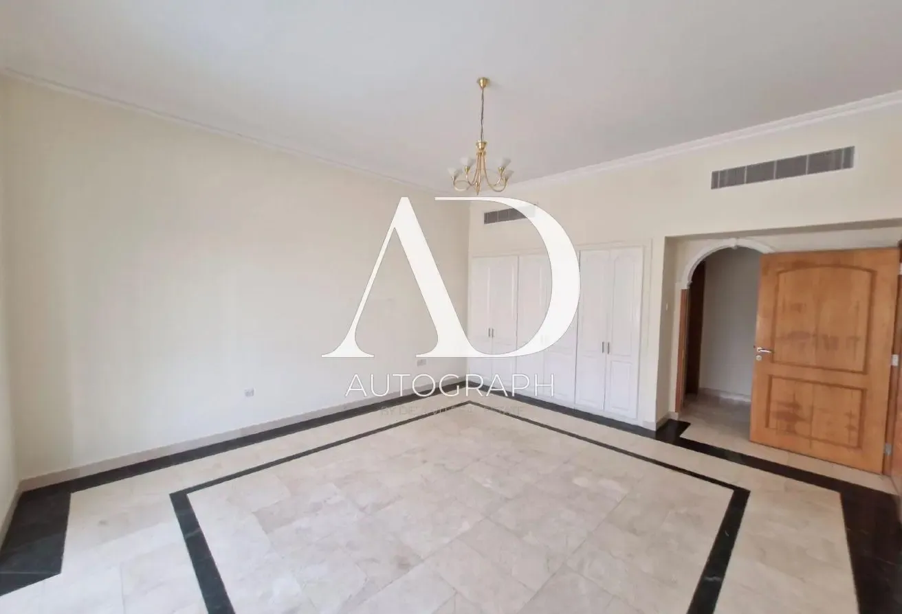 Independent Villa | 5 Bed | Private poo  | Garden