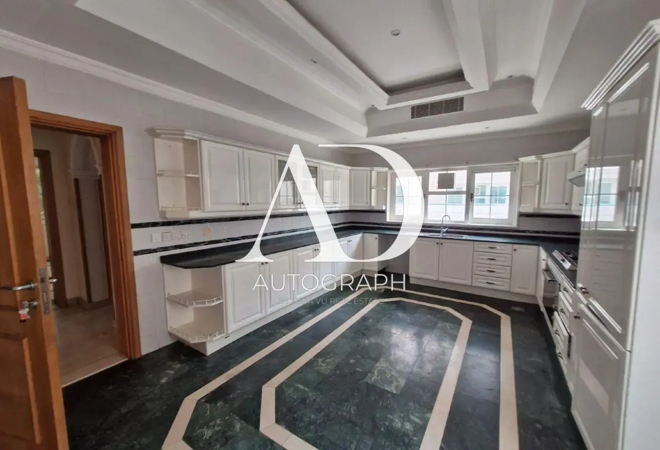 Independent Villa | 5 Bed | Private poo  | Garden