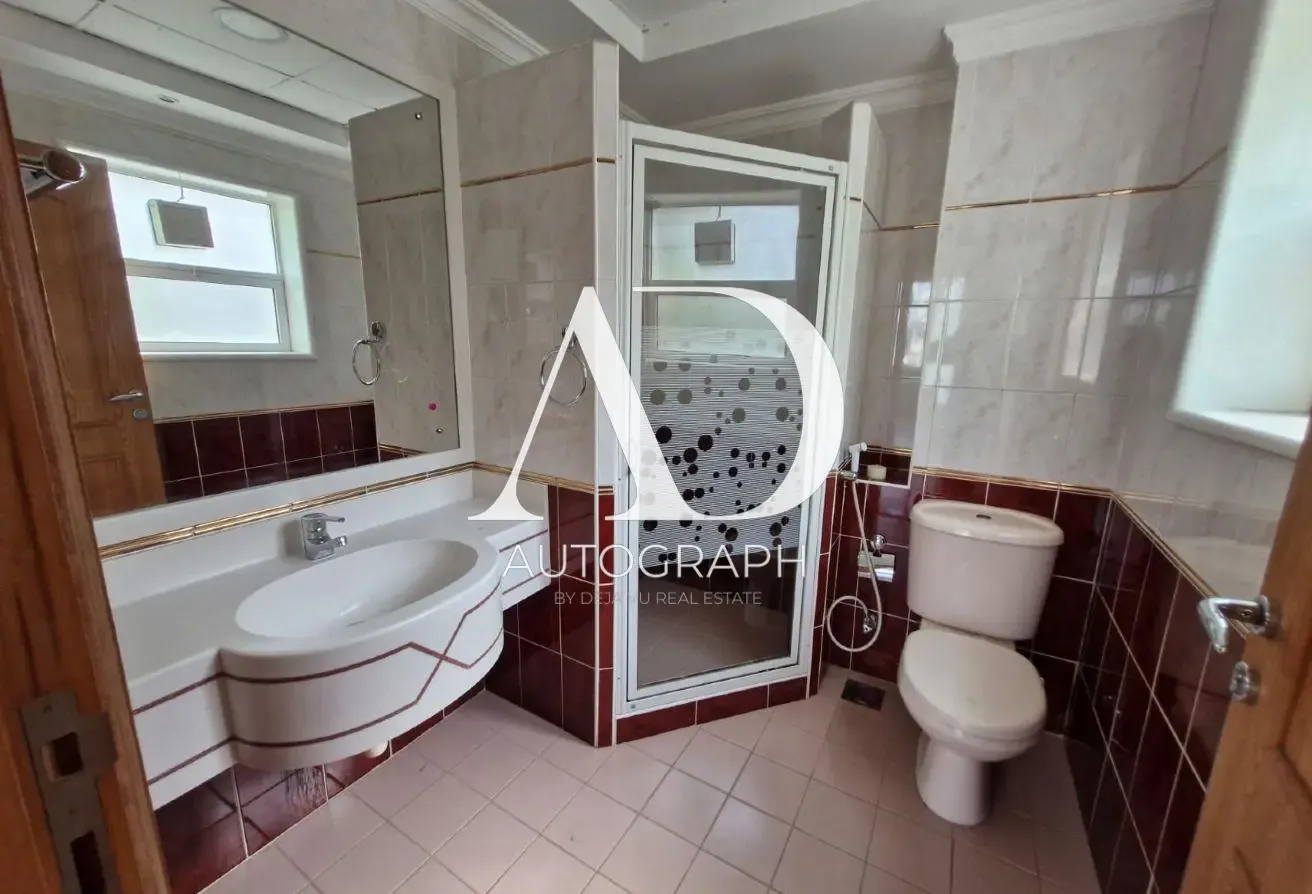 Independent Villa | 5 Bed | Private poo  | Garden