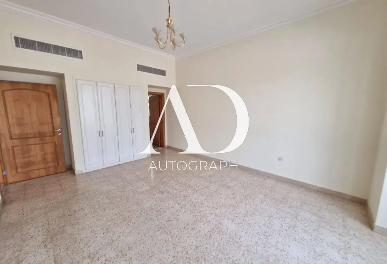Independent Villa | 5 Bed | Private poo  | Garden