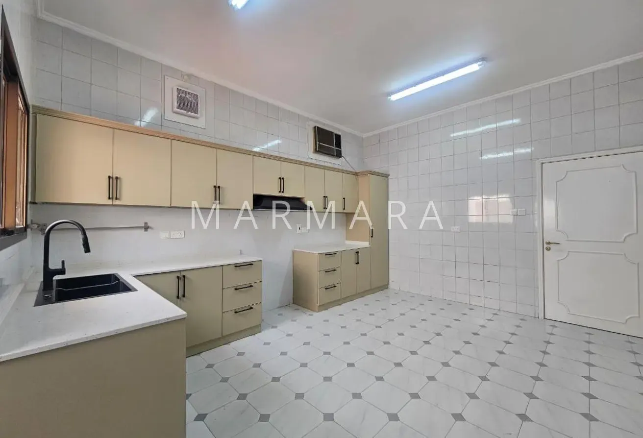 Renovated Independent villa | Garden | Top Locatio
