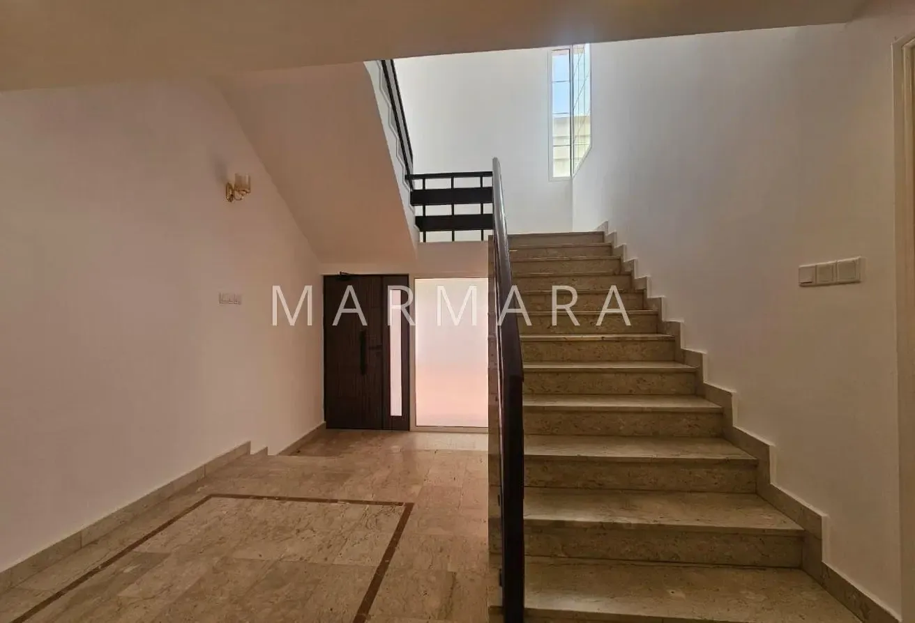 Renovated Independent villa | Garden | Top Locatio