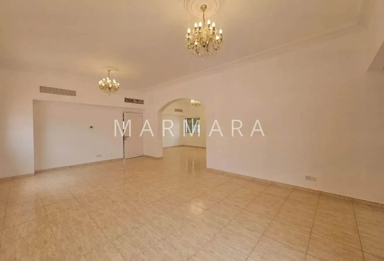 Renovated Independent villa | Garden | Top Locatio