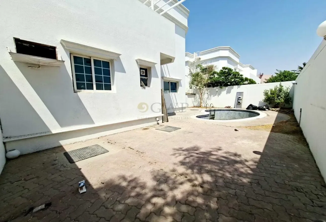 Private Pool | Modern | Refurbished | New Kitchen