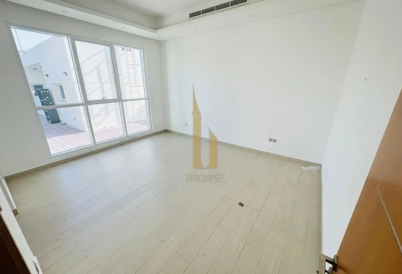 Independent Villa l Majilis + 5BR + Service Block