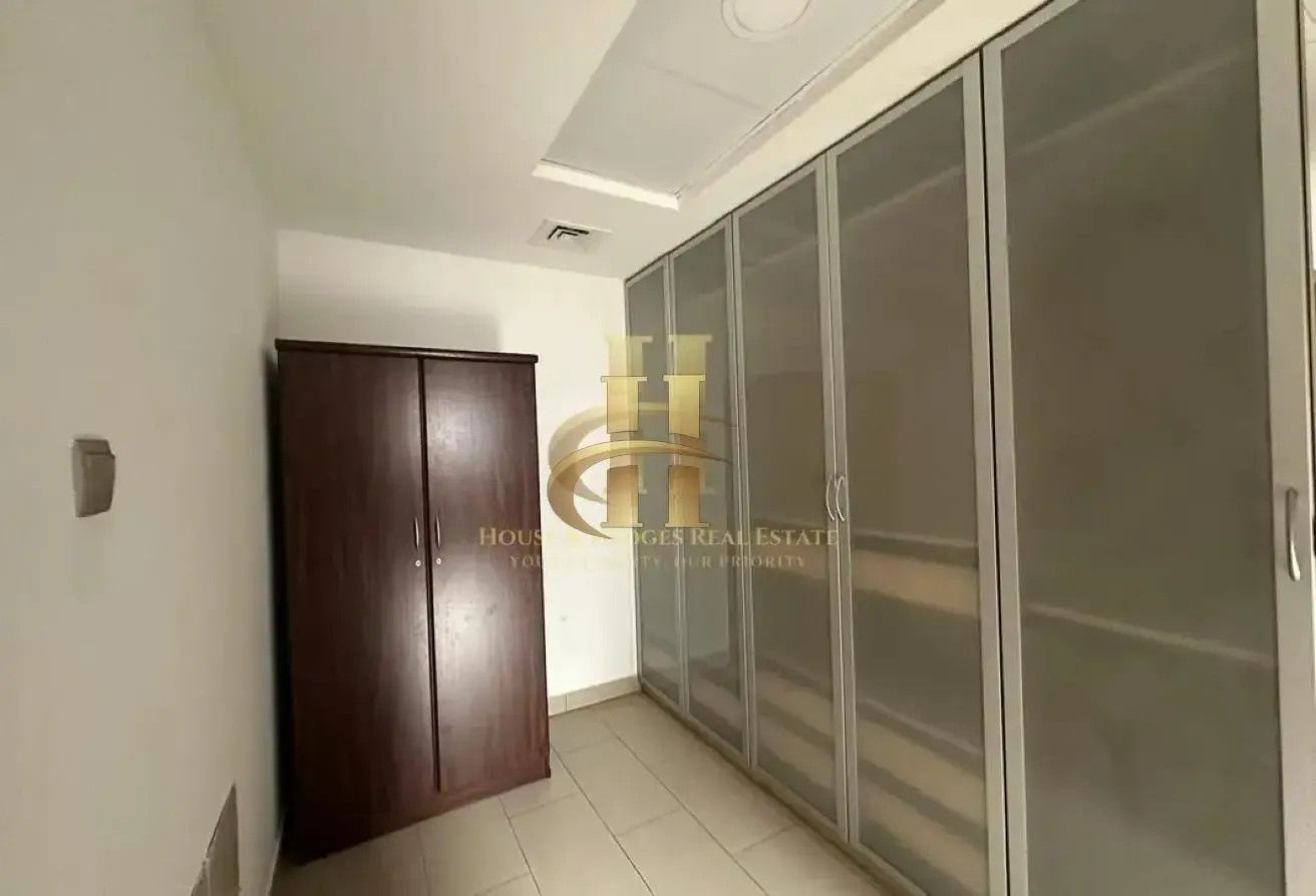 Vacant | Kitchen Appliances | Private Garden