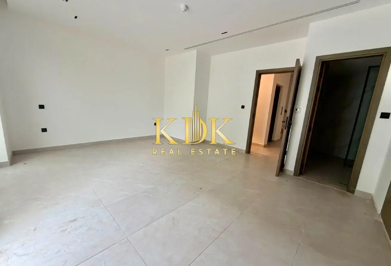 Luxurious 4BHK + Maid | Garden | Park Facing
