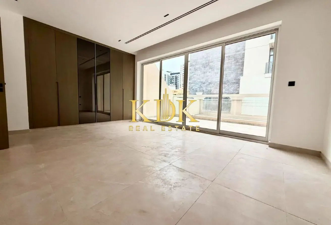 Luxurious 4BHK + Maid | Garden | Park Facing