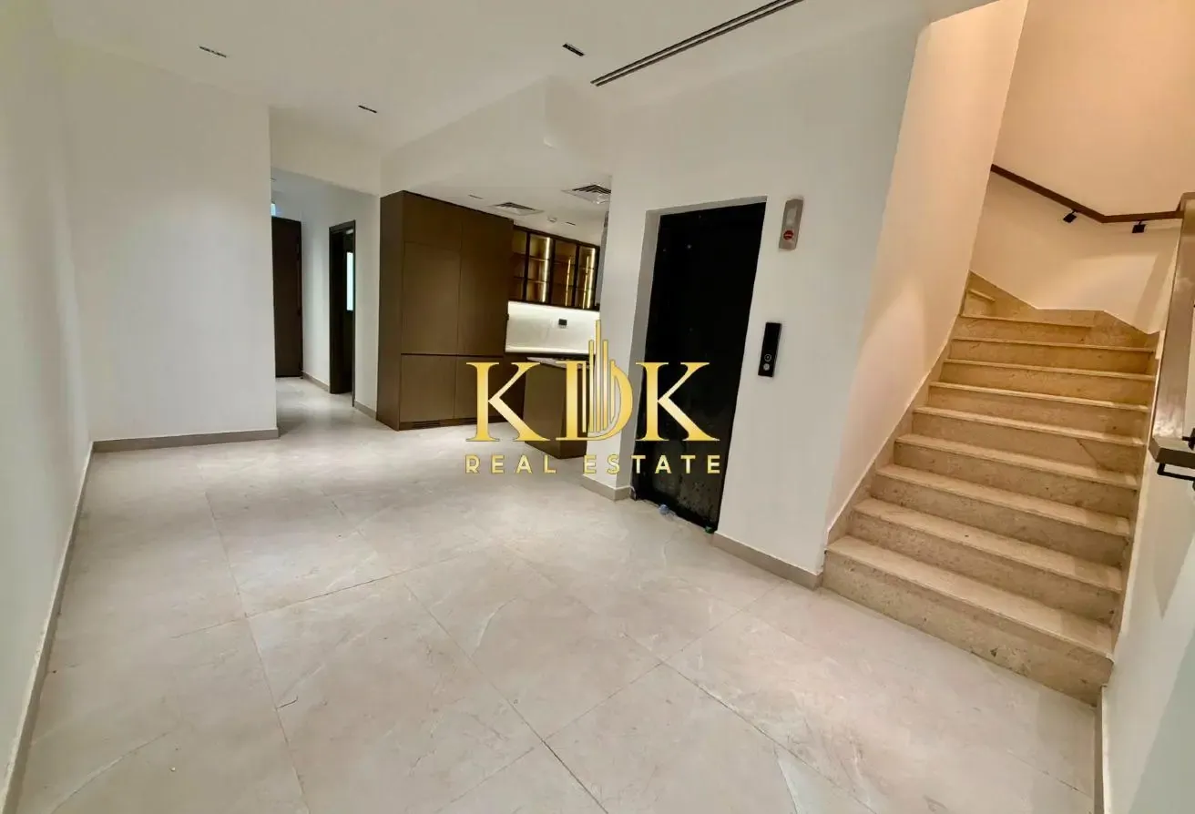 Luxurious 4BHK + Maid | Garden | Park Facing