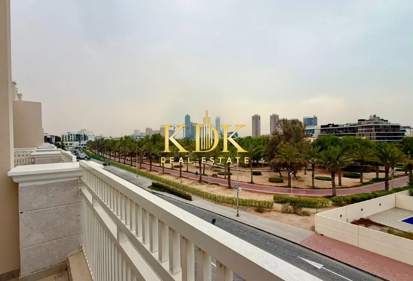 Luxurious 4BHK + Maid | Garden | Park Facing