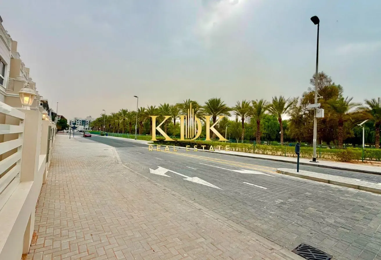 Luxurious 4BHK + Maid | Garden | Park Facing