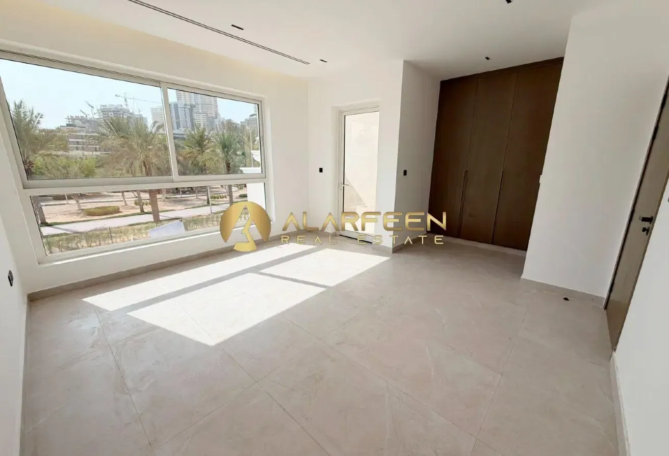 Brand New | Park Facing | Equipped Kitchen