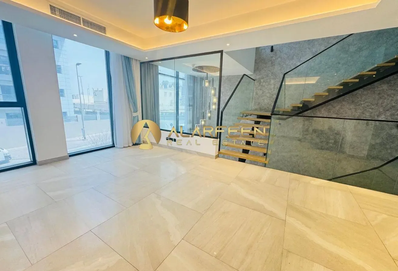 Fitted Kitchen | Elevator | Near to Exit