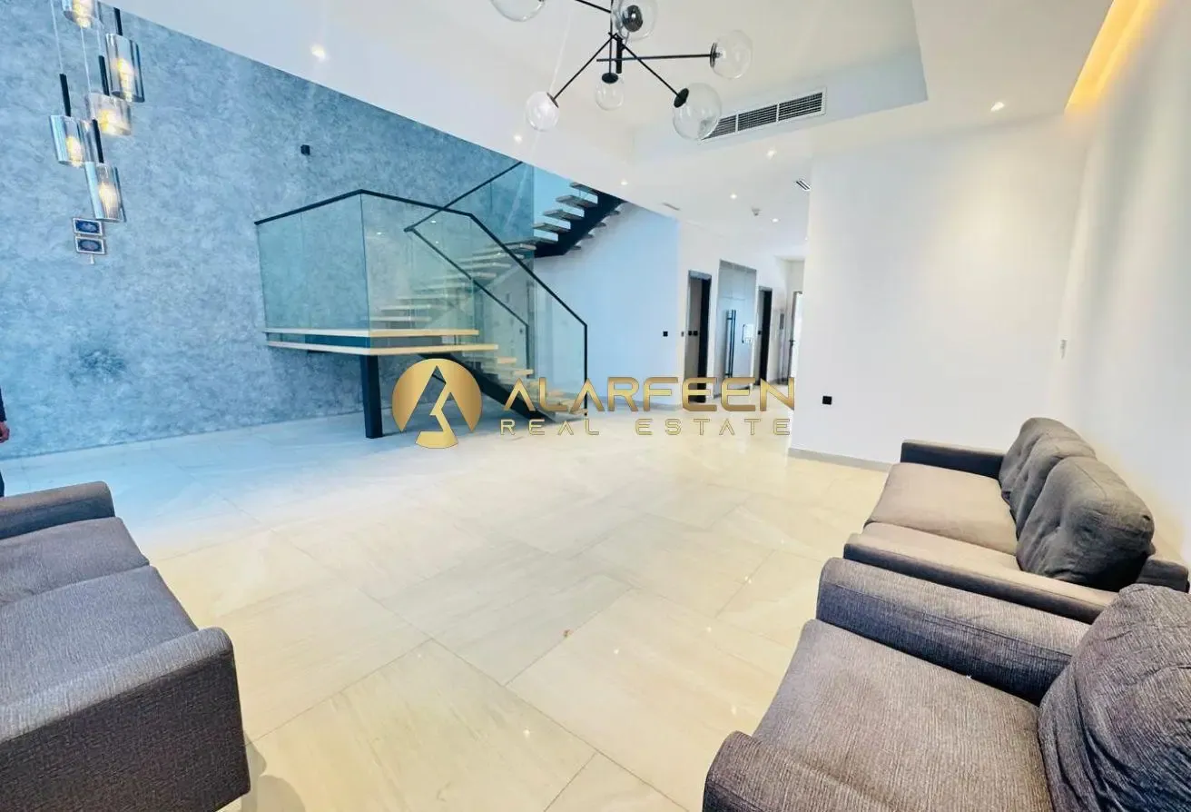 Fitted Kitchen | Elevator | Near to Exit