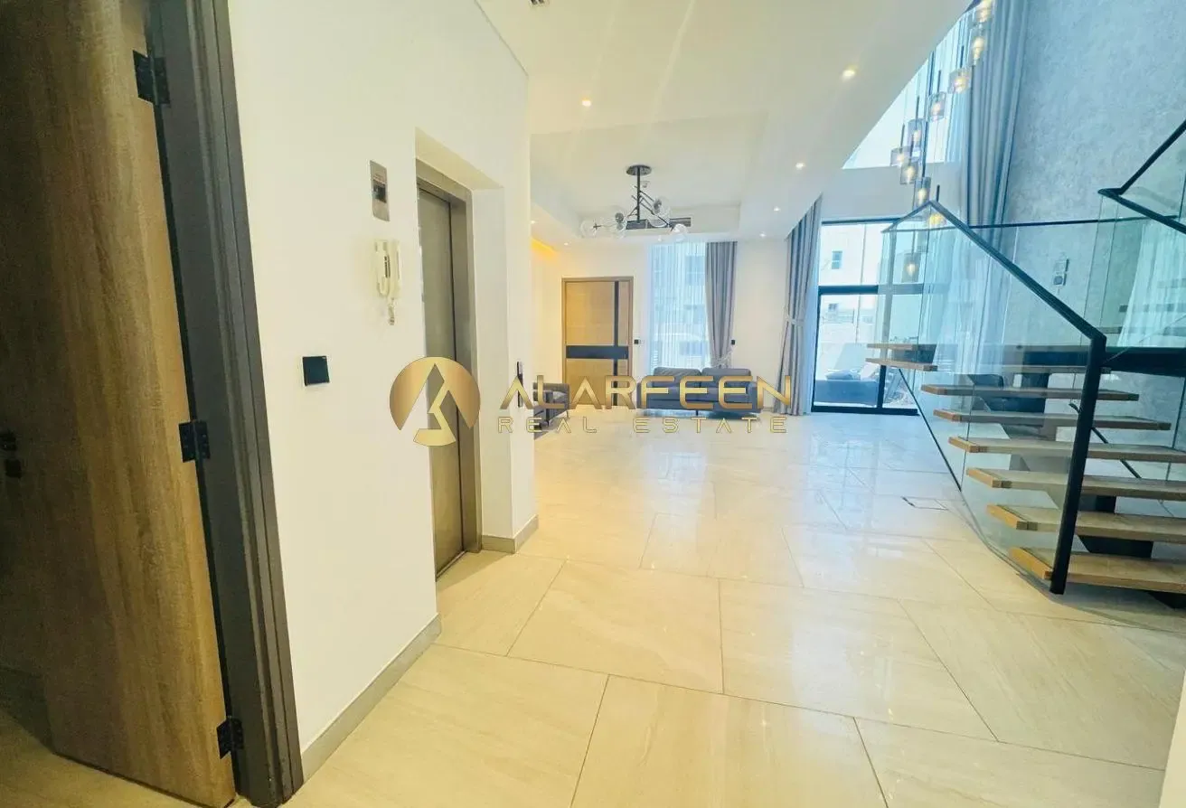 Fitted Kitchen | Elevator | Near to Exit