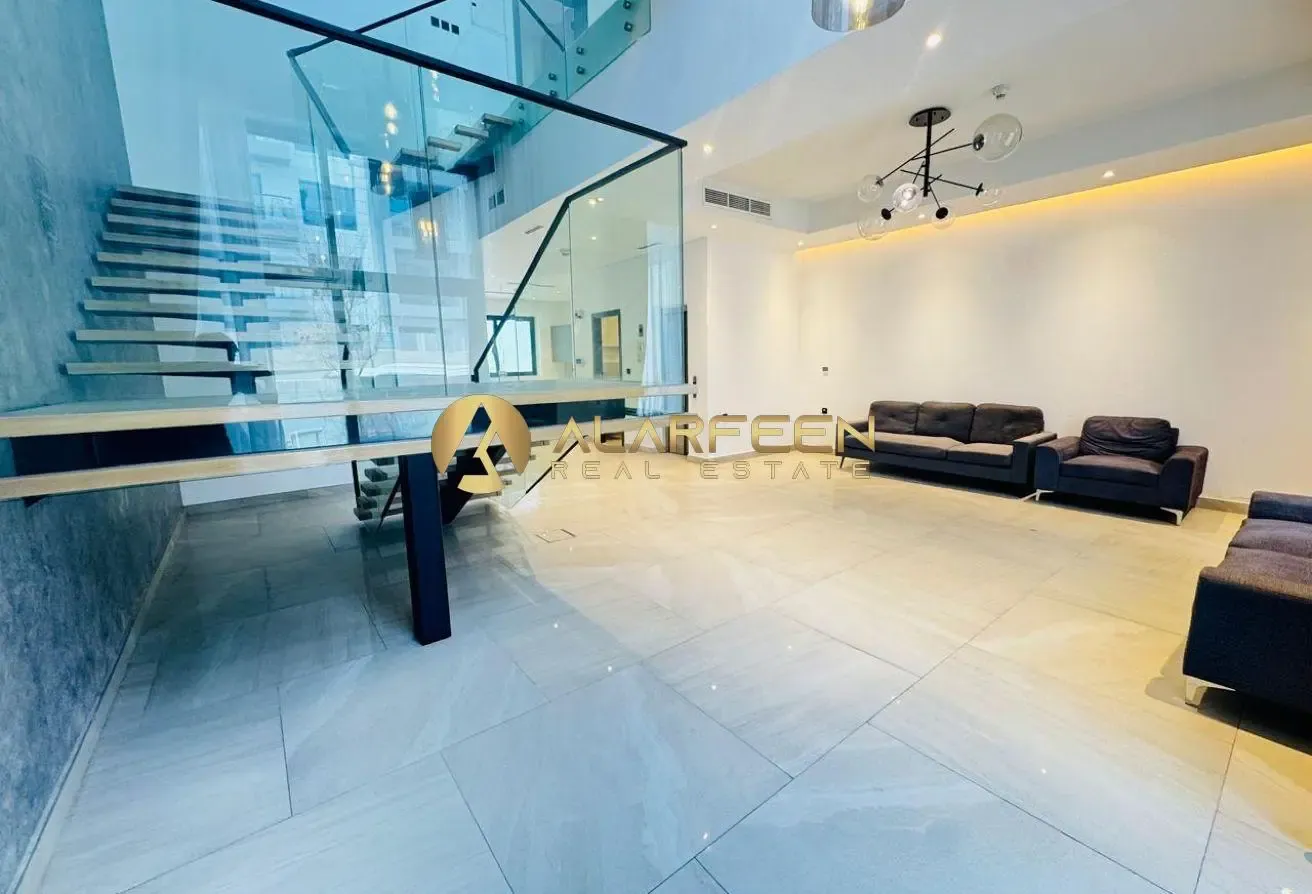 Fitted Kitchen | Elevator | Near to Exit