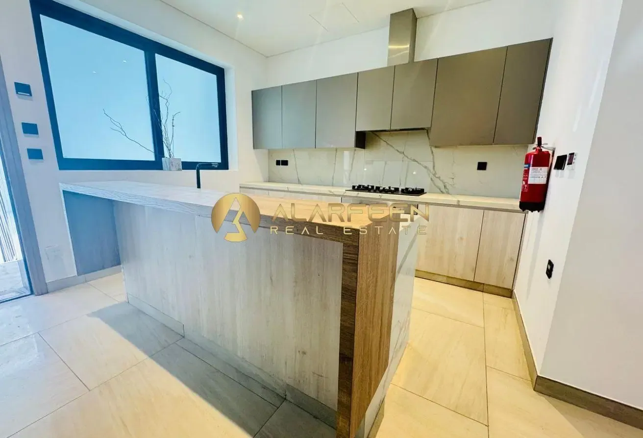 Fitted Kitchen | Elevator | Near to Exit