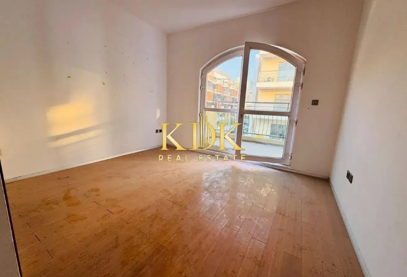 G+2 | 4Br+Maid | Well Maintaned