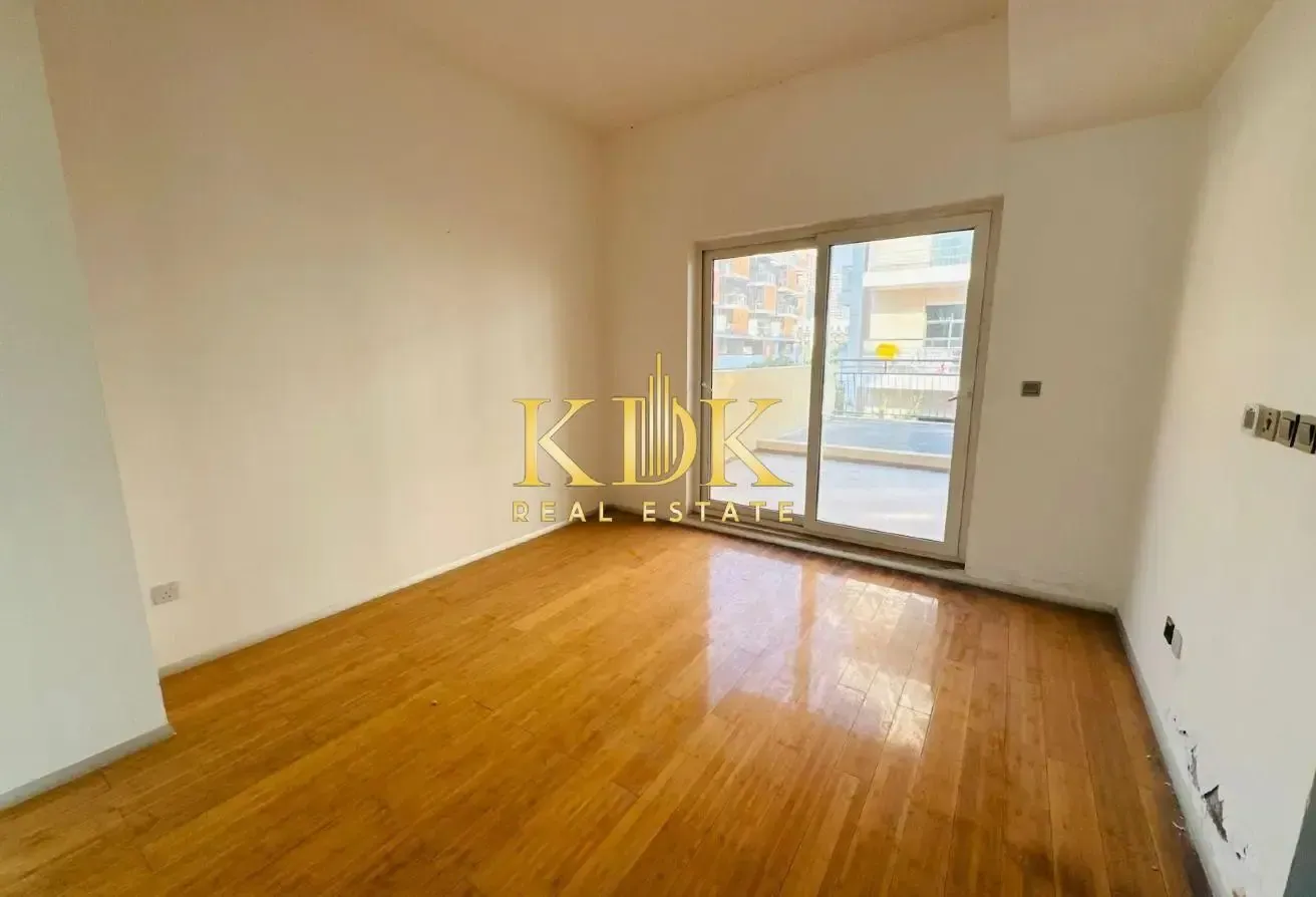 G+2 | 4Br+Maid | Well Maintaned