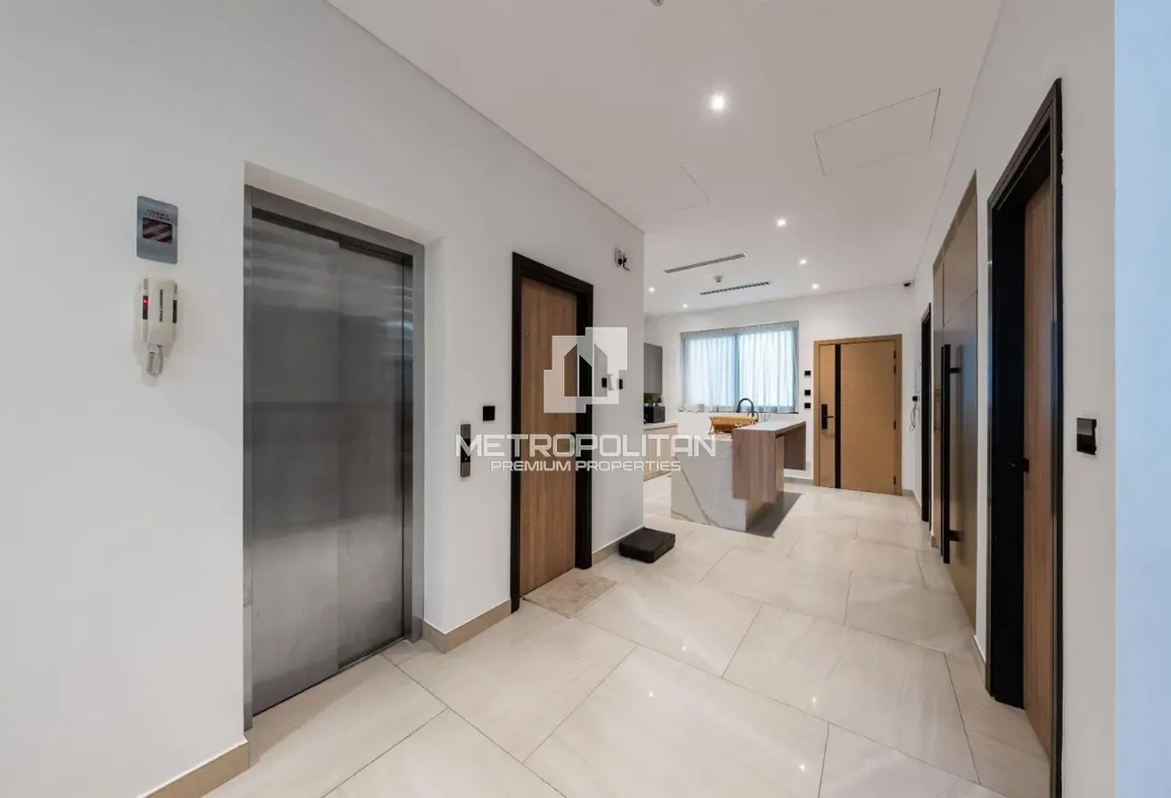 BUA 3,900 | Premium Furnished | Smart & Turnkey