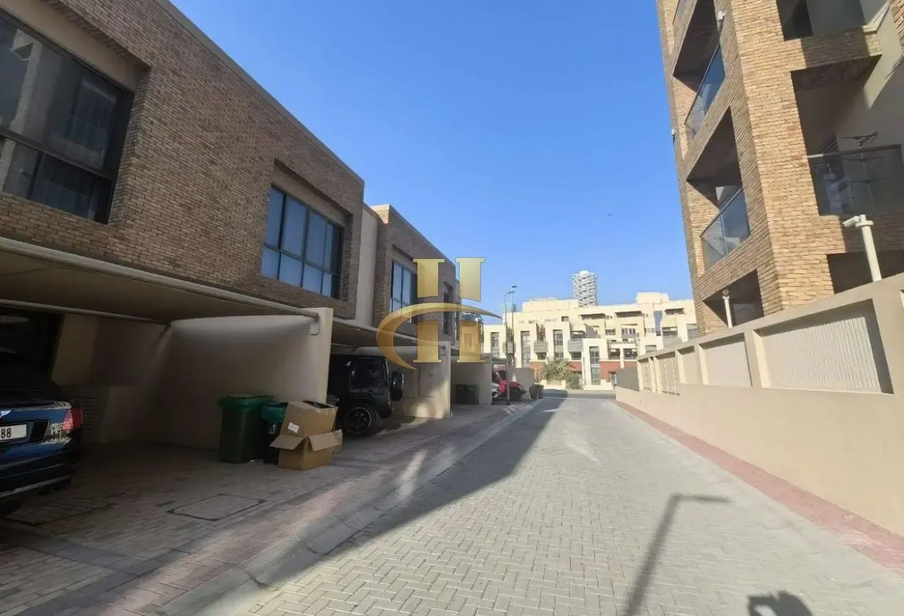 Fully Furnished | Ready to Move | Large Layout