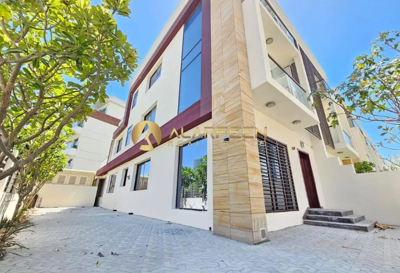 Corner 4BR Villa+Study|Massive lay out | Call Now