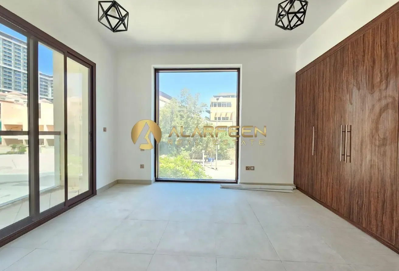 Corner 4BR Villa+Study|Massive lay out | Call Now