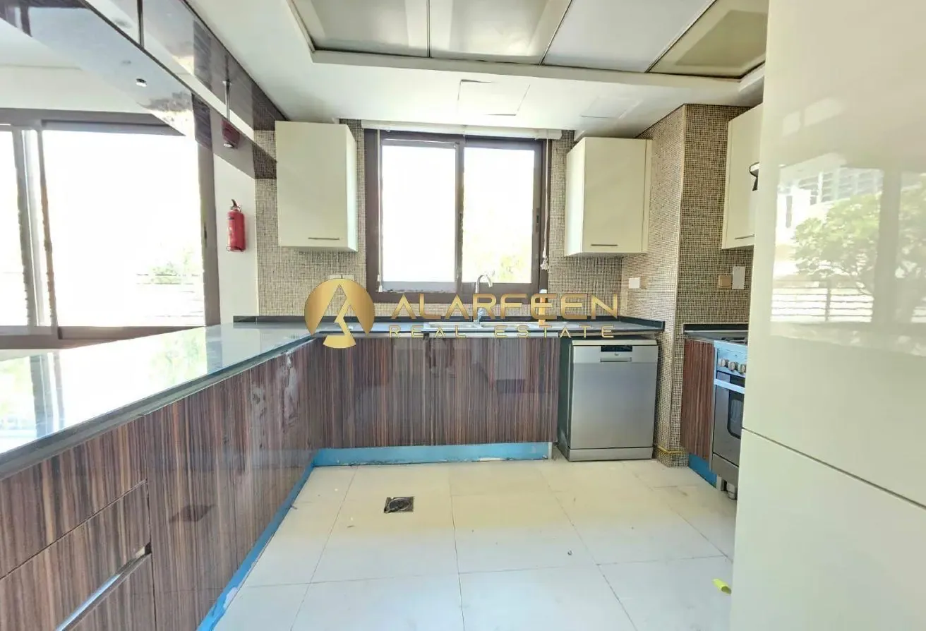 Corner 4BR Villa+Study|Massive lay out | Call Now