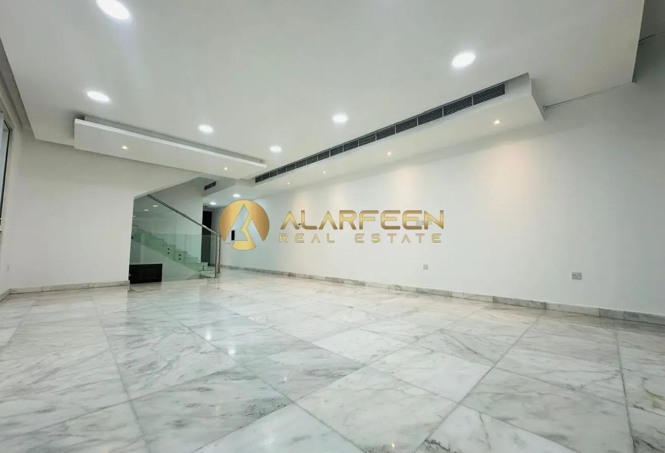 4Br+Maid | Fitted Kitchen | Community View