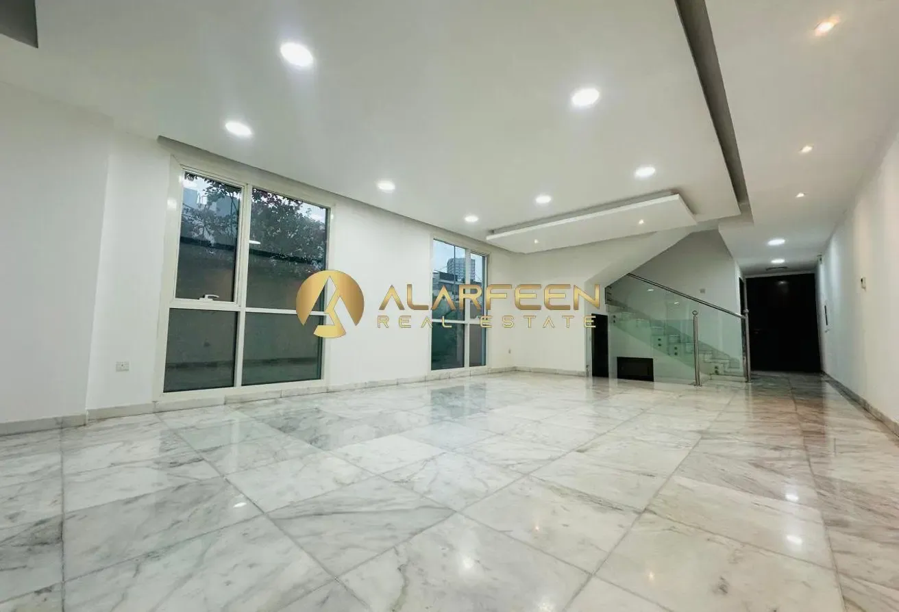 4Br+Maid | Fitted Kitchen | Community View
