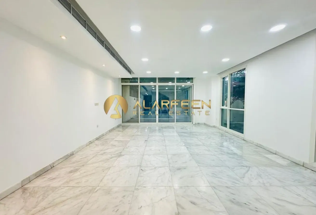 4Br+Maid | Fitted Kitchen | Community View